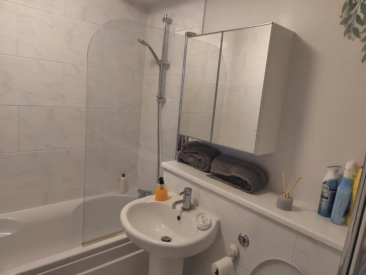 דוסברי Penthouse Apartment - Free Garaged Parking - Balcony - Gym 0*,