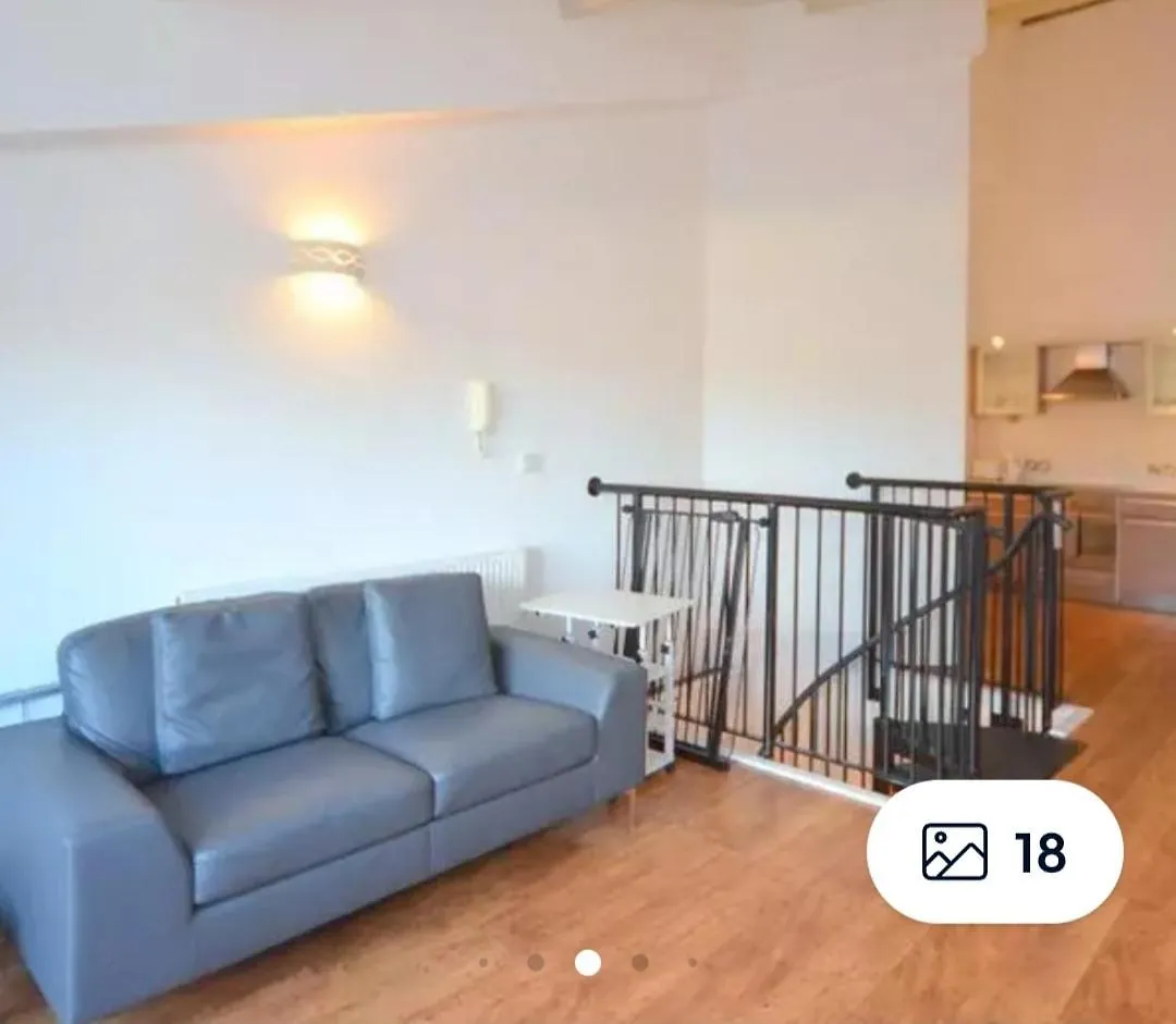 דוסברי Penthouse Apartment - Free Garaged Parking - Balcony - Gym