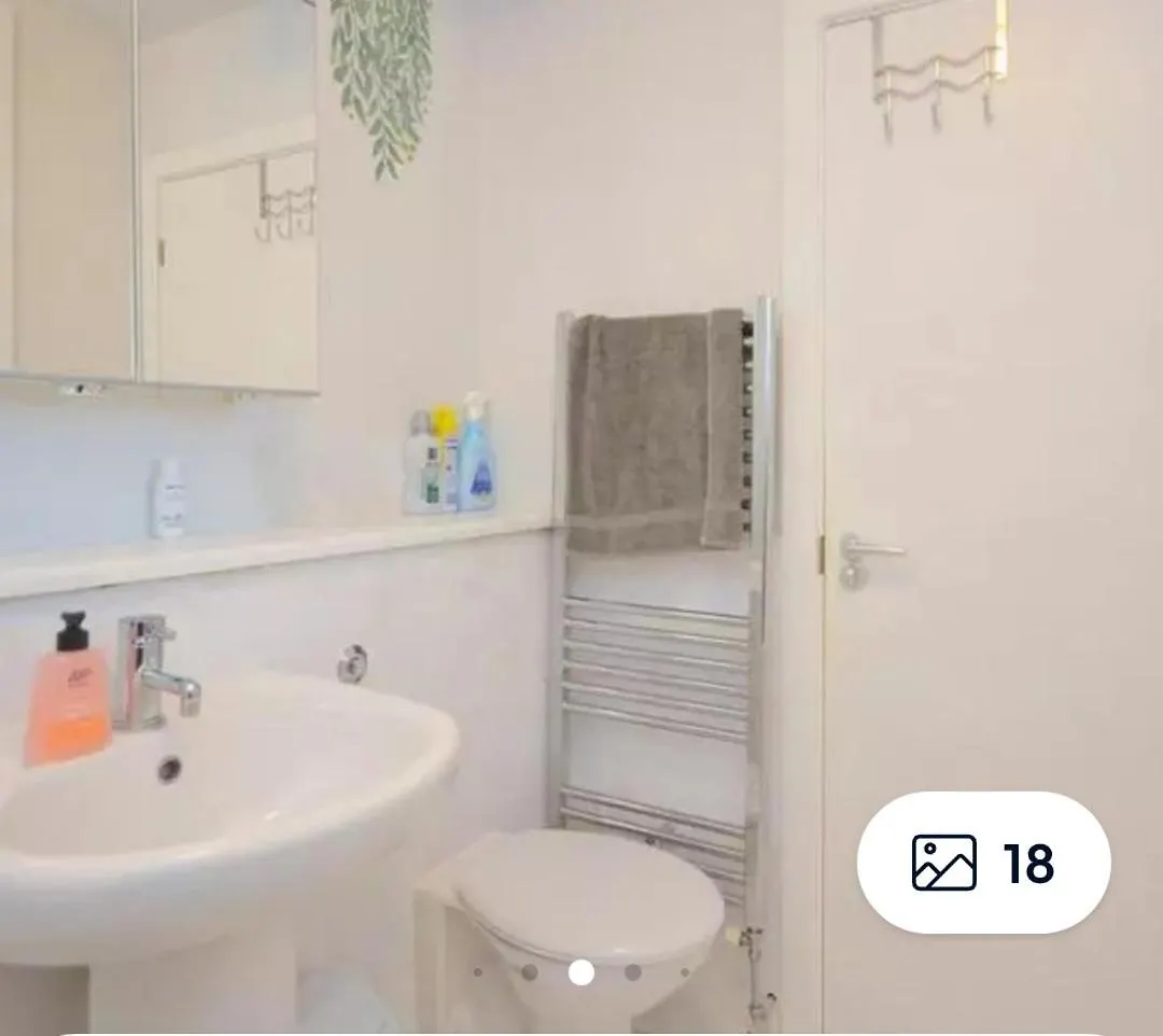 דוסברי Penthouse Apartment - Free Garaged Parking - Balcony - Gym